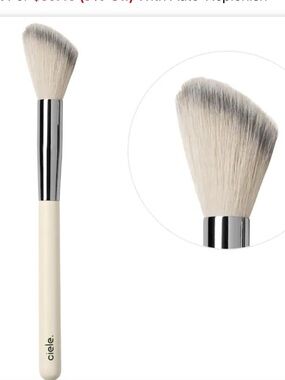 ciele
The Flush Blush Brush
